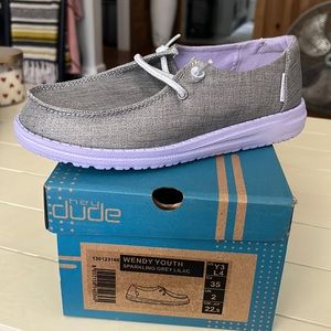 NWT hey dude girl shoes size Y3L4